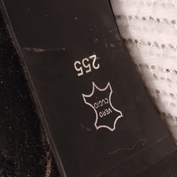 Boots - Picture 3 of 5